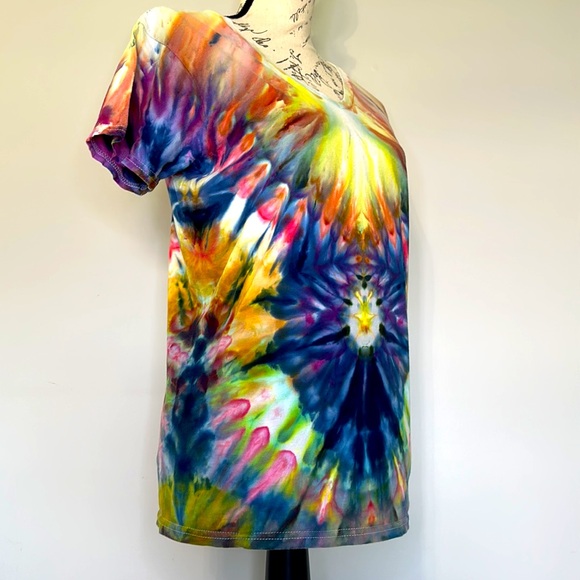 George | Multi Colored Tie-Died short Sleeve V-Neck T-Shirt | Size Small - Picture 3 of 9